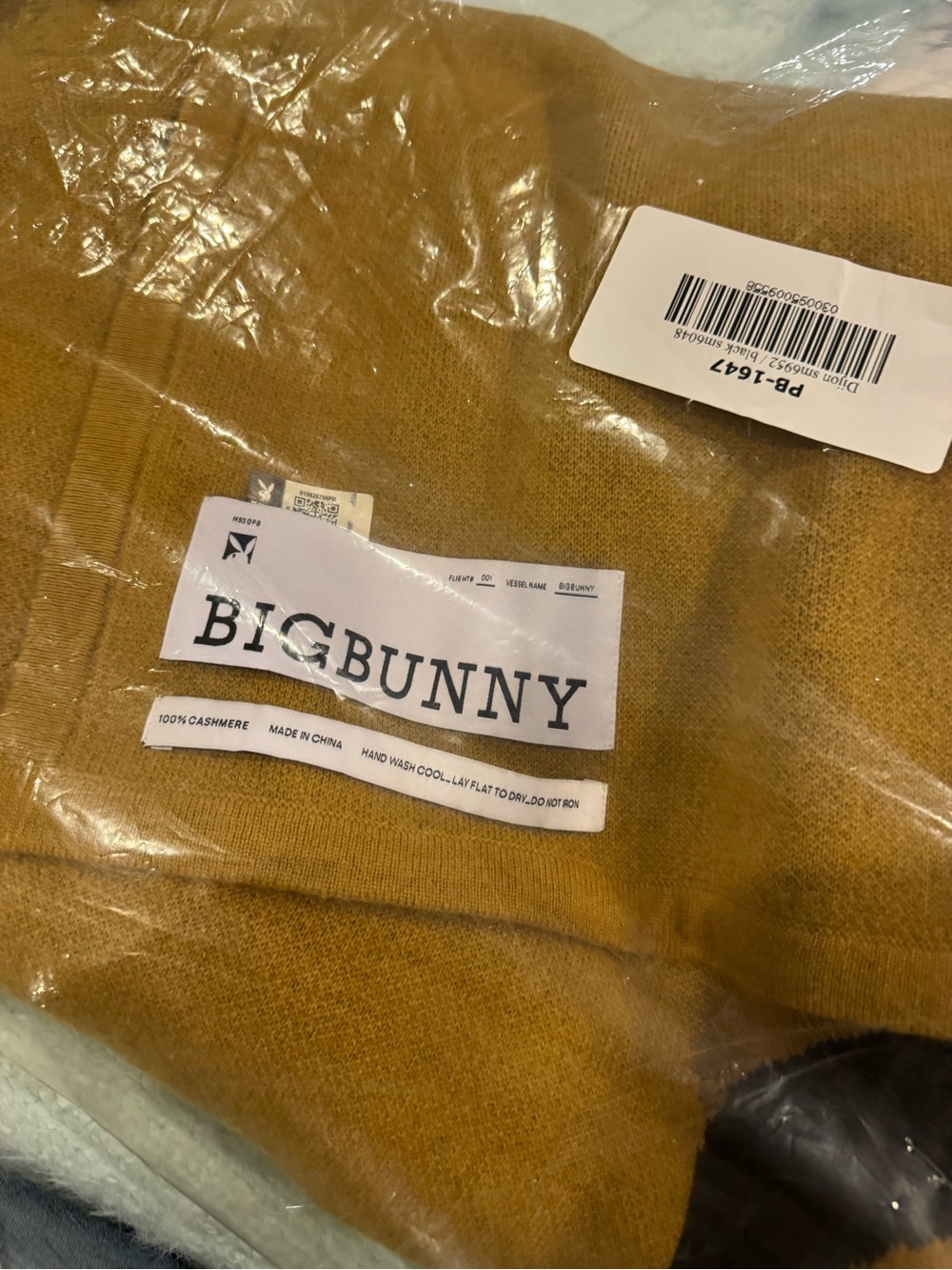 Dijon 950pb 100% Cashmere blanket. Playboy bunny